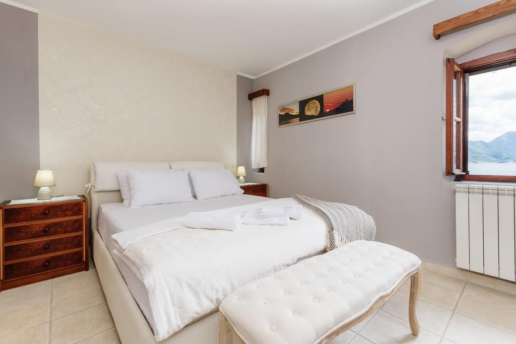 Villa Luxury Stone On The Sea With Private Pool And View Kotor Exterior foto